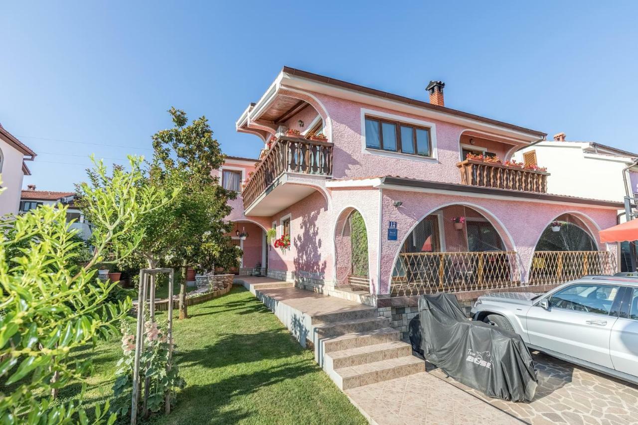 Apartments Darinka Poreč Exteriör bild